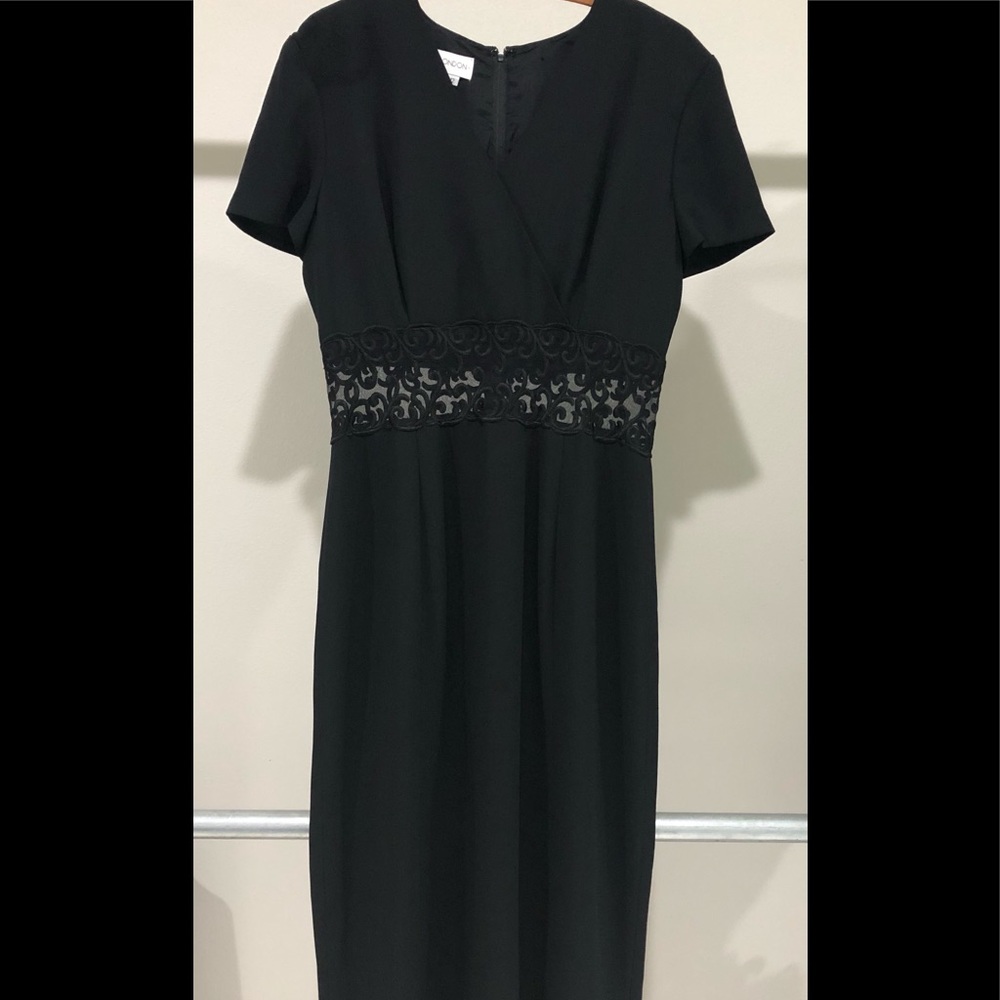 Maggy London Women’s black/lace dress - Size 12